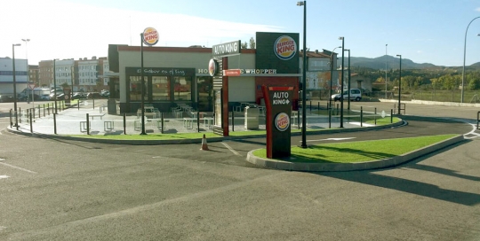 cesped artificial Norcesped instalacion obra publica Burger King